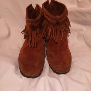 Minnetonka Brown ankle booties Fringe back zipper